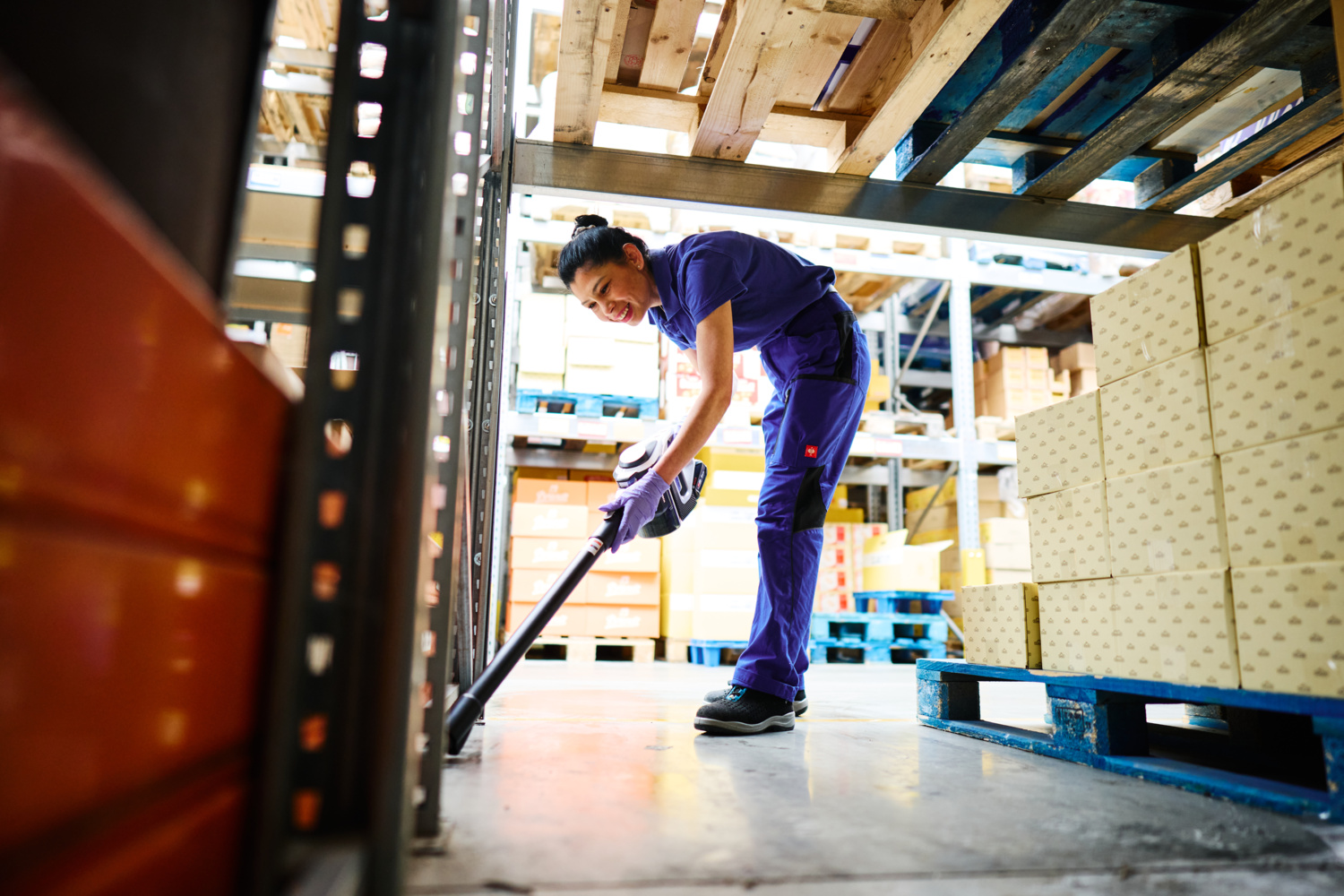 Industriereinigung für Unternehmen - Produktionshallen, Lagerflächen & Maschinen professionell reinigen